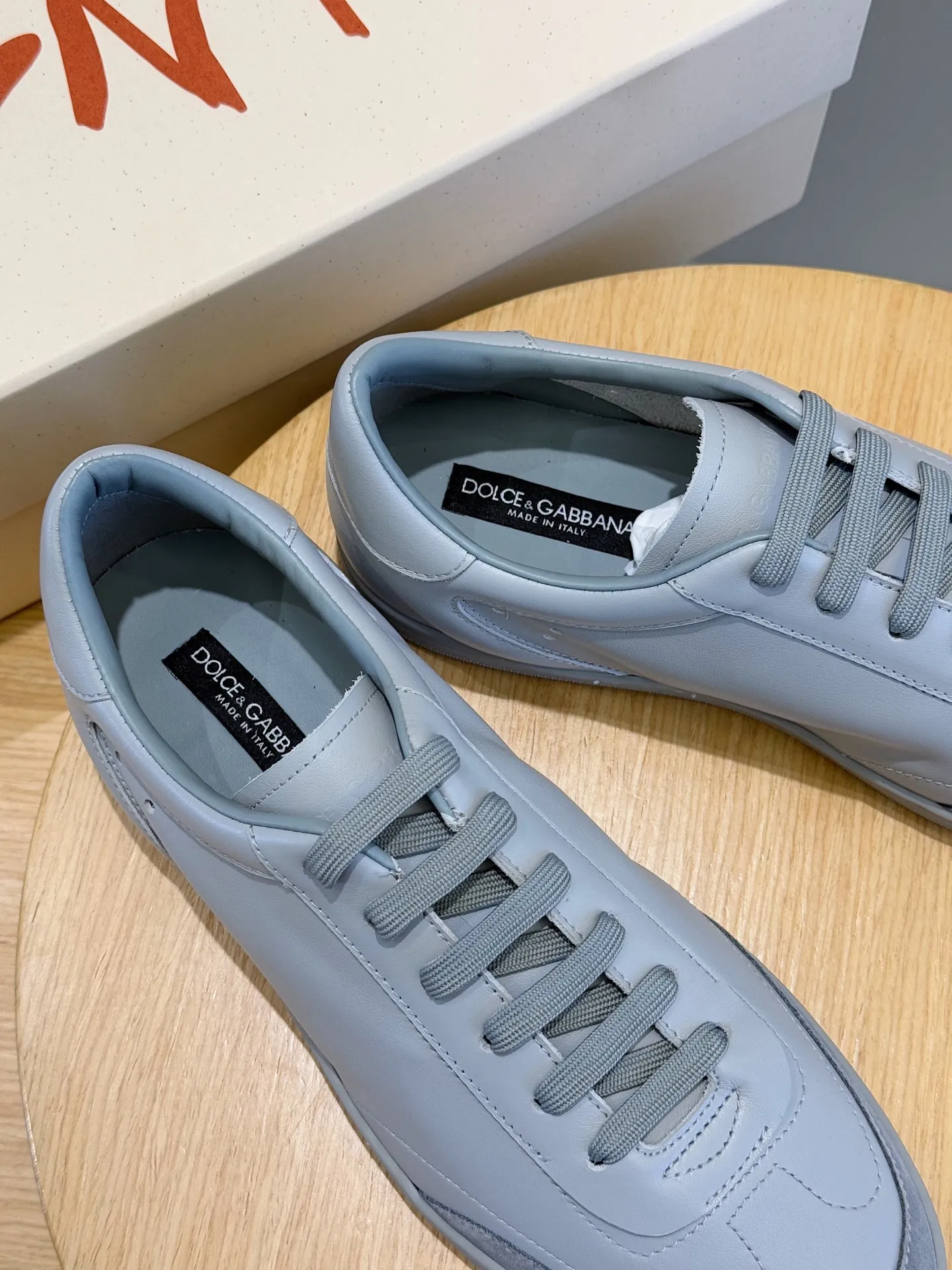 Men's Men's Shoes💰400 [New Style]🐏🐏DG men's calfskin sneakers Portofino Yacht shoes, simple and versatile design, unique saddle leather soles. The Dolce &G logo rear wing is the icing on the cake. Imported cowhide + rubber outsole Size: 39-44 (customized at 38.45)